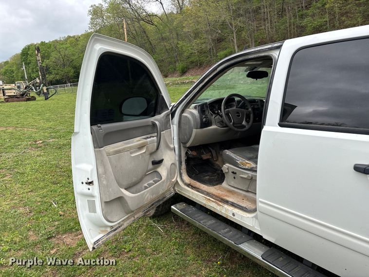 image for item FG0253 2011 GMC Sierra 1500 Crew Cab pickup truck