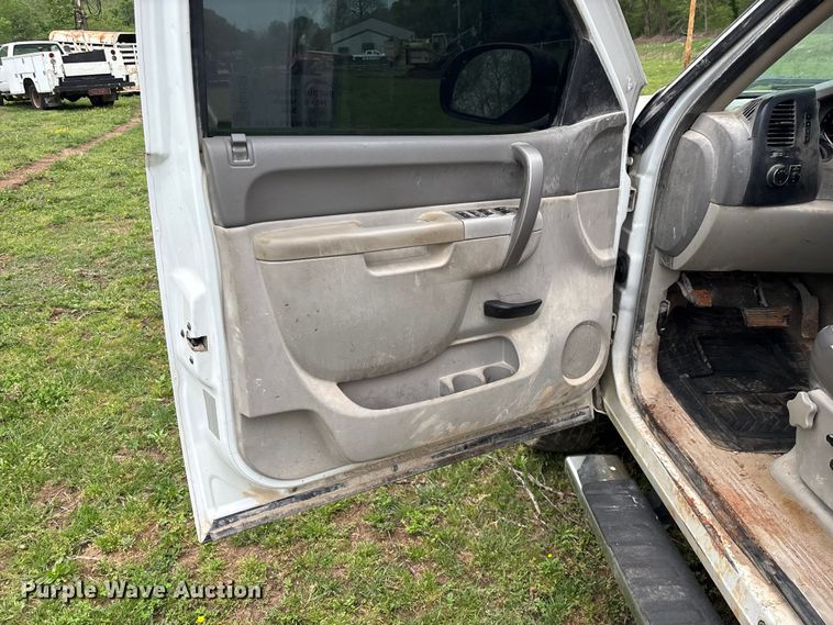 image for item FG0253 2011 GMC Sierra 1500 Crew Cab pickup truck