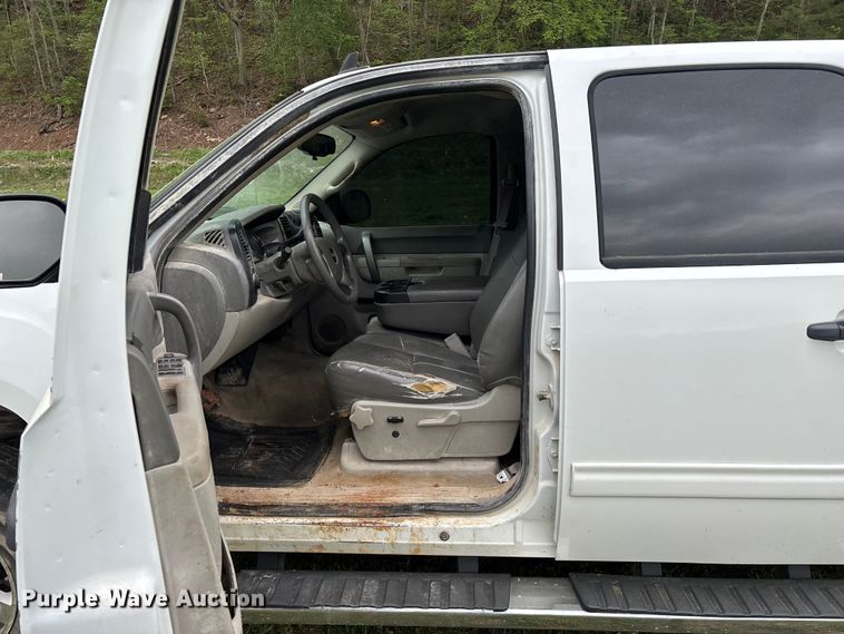 image for item FG0253 2011 GMC Sierra 1500 Crew Cab pickup truck