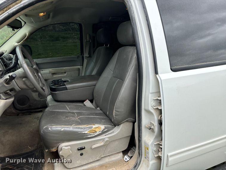 image for item FG0253 2011 GMC Sierra 1500 Crew Cab pickup truck