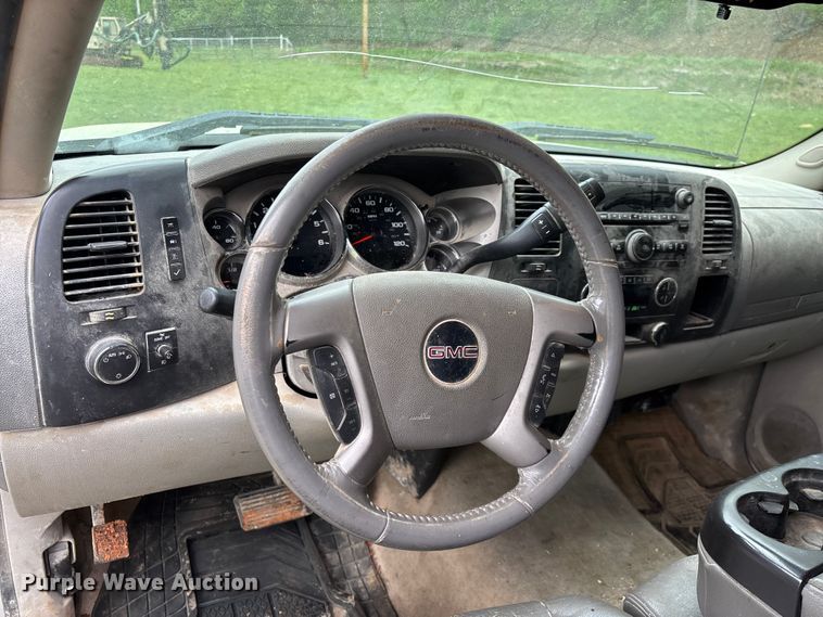 image for item FG0253 2011 GMC Sierra 1500 Crew Cab pickup truck