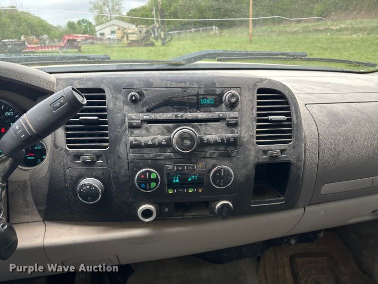 image for item FG0253 2011 GMC Sierra 1500 Crew Cab pickup truck