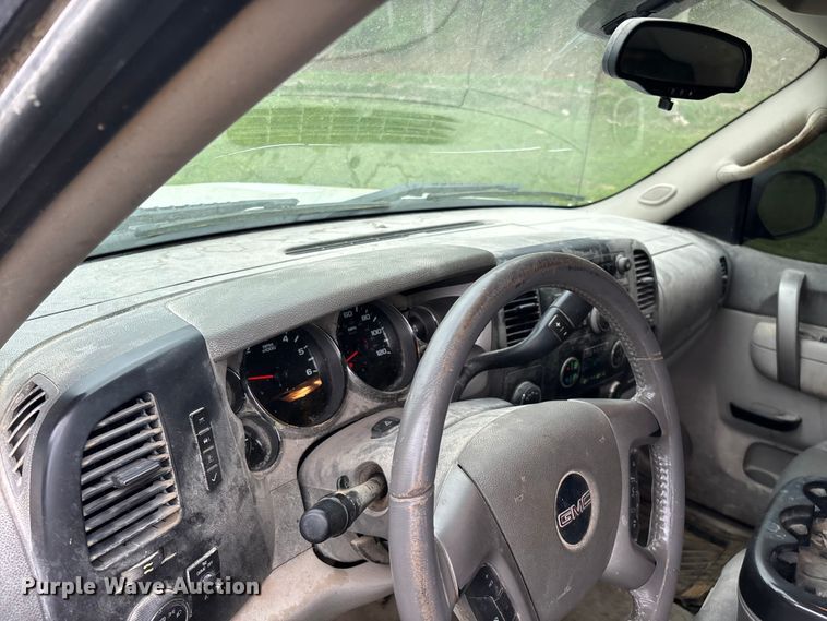 image for item FG0253 2011 GMC Sierra 1500 Crew Cab pickup truck