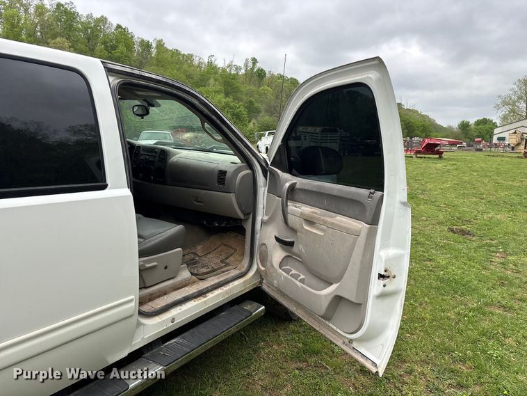 image for item FG0253 2011 GMC Sierra 1500 Crew Cab pickup truck