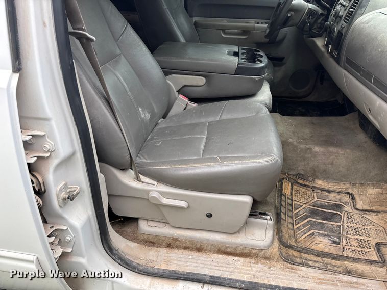 image for item FG0253 2011 GMC Sierra 1500 Crew Cab pickup truck