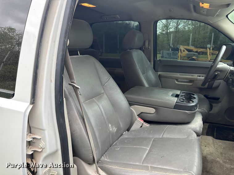 image for item FG0253 2011 GMC Sierra 1500 Crew Cab pickup truck