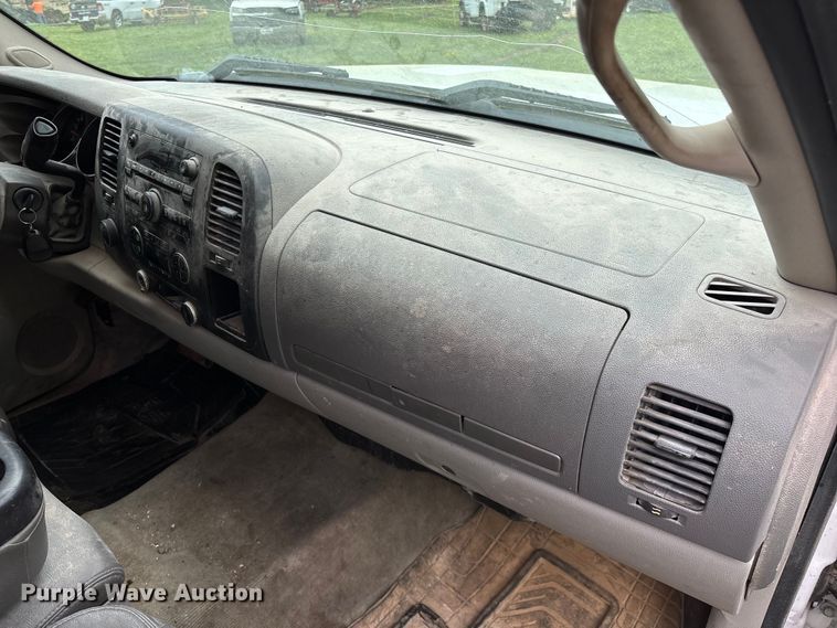 image for item FG0253 2011 GMC Sierra 1500 Crew Cab pickup truck