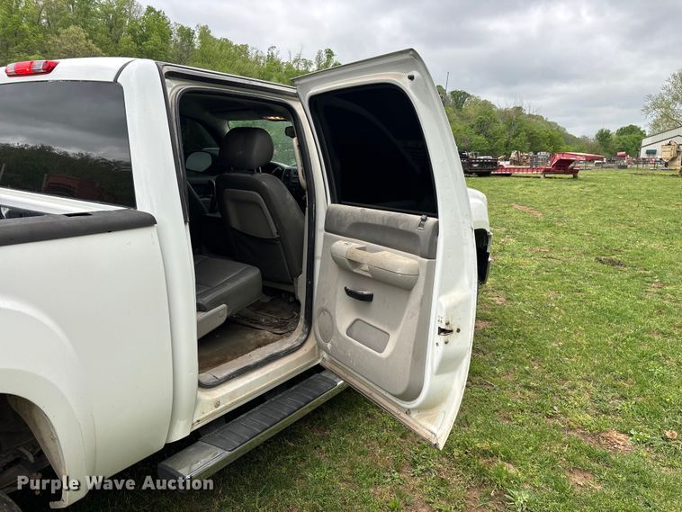 image for item FG0253 2011 GMC Sierra 1500 Crew Cab pickup truck