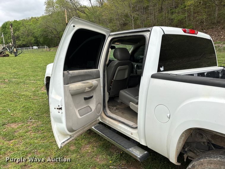 image for item FG0253 2011 GMC Sierra 1500 Crew Cab pickup truck