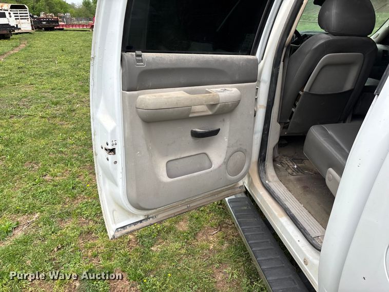 image for item FG0253 2011 GMC Sierra 1500 Crew Cab pickup truck