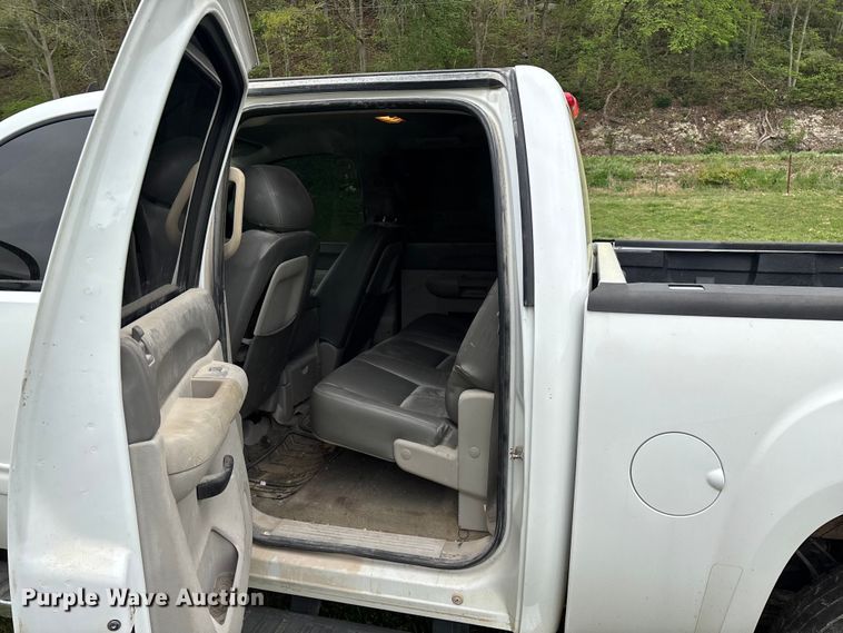 image for item FG0253 2011 GMC Sierra 1500 Crew Cab pickup truck