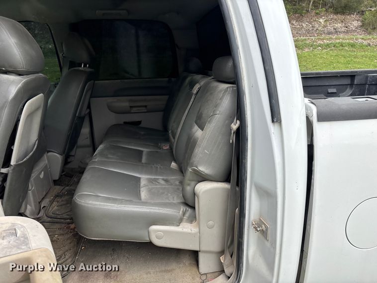 image for item FG0253 2011 GMC Sierra 1500 Crew Cab pickup truck