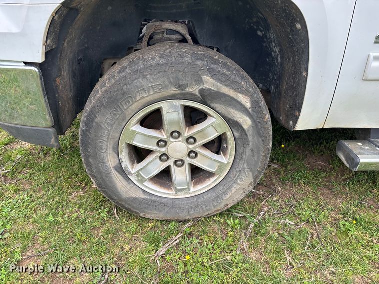 image for item FG0253 2011 GMC Sierra 1500 Crew Cab pickup truck