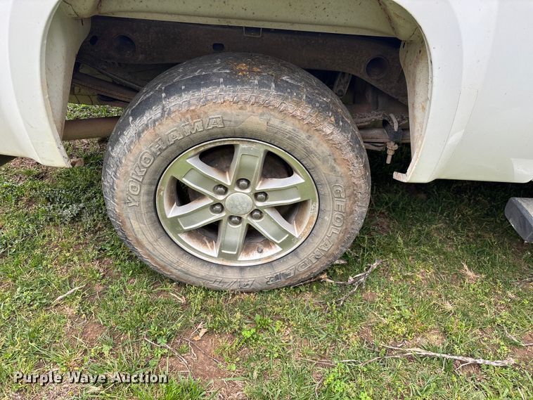 image for item FG0253 2011 GMC Sierra 1500 Crew Cab pickup truck