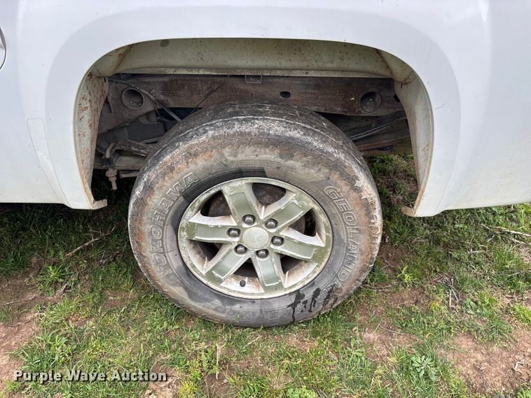 image for item FG0253 2011 GMC Sierra 1500 Crew Cab pickup truck