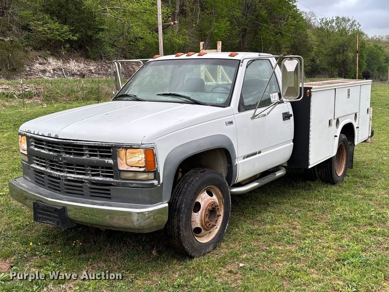 image for item FG0254 2001 Chevrolet Silverado 3500HD utility bed pickup truck