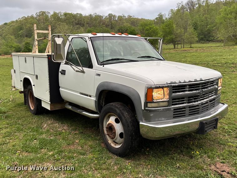 image for item FG0254 2001 Chevrolet Silverado 3500HD utility bed pickup truck