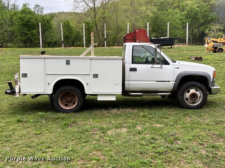 image for item FG0254 2001 Chevrolet Silverado 3500HD utility bed pickup truck