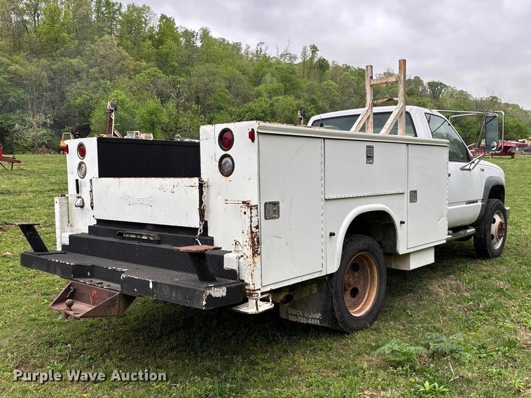 image for item FG0254 2001 Chevrolet Silverado 3500HD utility bed pickup truck