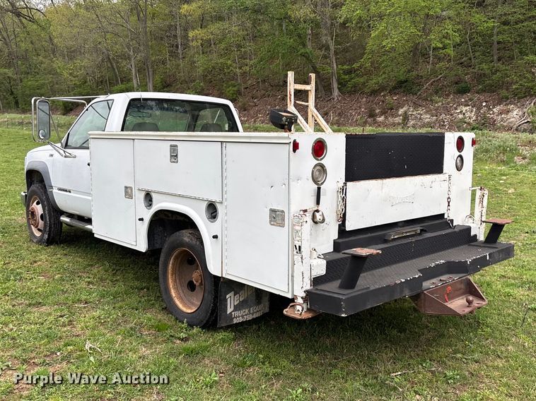 image for item FG0254 2001 Chevrolet Silverado 3500HD utility bed pickup truck
