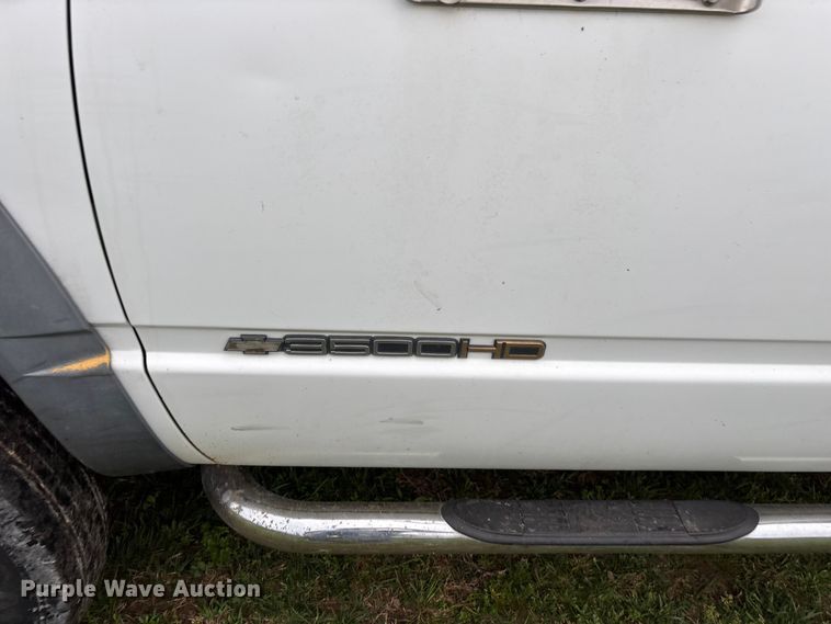 image for item FG0254 2001 Chevrolet Silverado 3500HD utility bed pickup truck