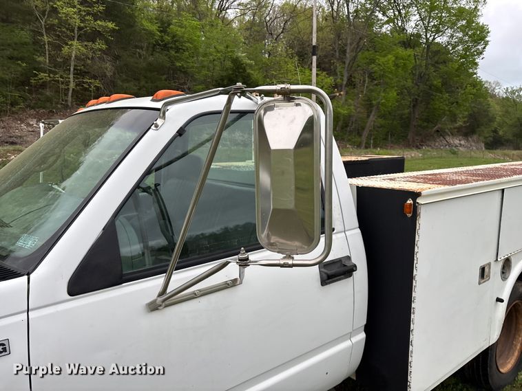 image for item FG0254 2001 Chevrolet Silverado 3500HD utility bed pickup truck