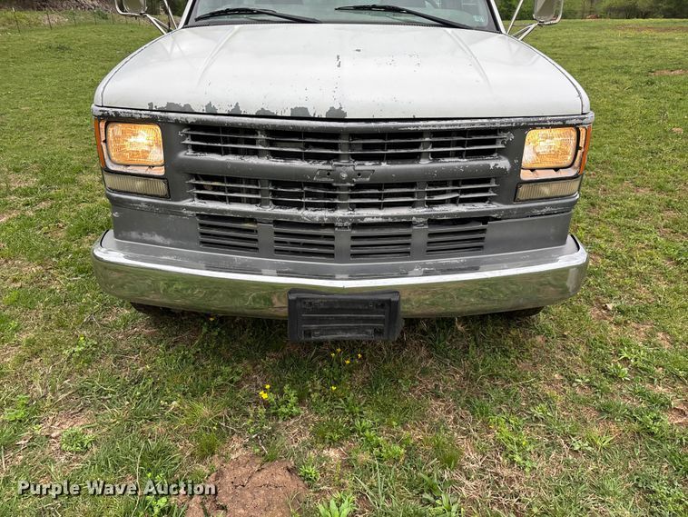 image for item FG0254 2001 Chevrolet Silverado 3500HD utility bed pickup truck