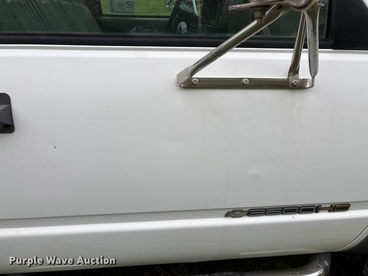image for item FG0254 2001 Chevrolet Silverado 3500HD utility bed pickup truck