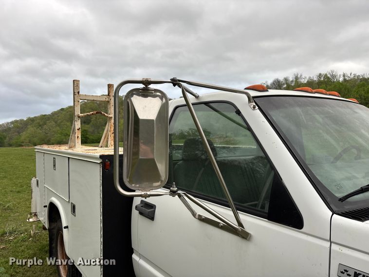 image for item FG0254 2001 Chevrolet Silverado 3500HD utility bed pickup truck