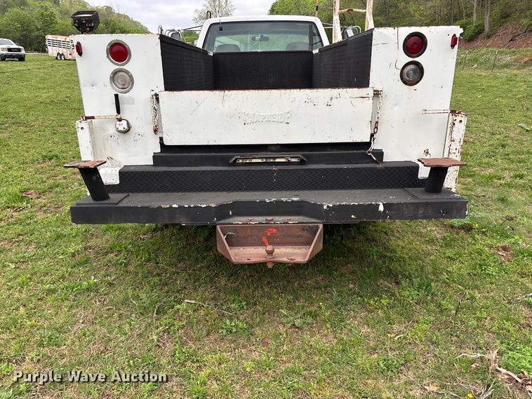 image for item FG0254 2001 Chevrolet Silverado 3500HD utility bed pickup truck