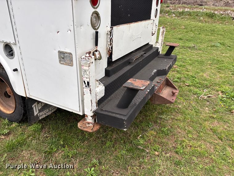 image for item FG0254 2001 Chevrolet Silverado 3500HD utility bed pickup truck