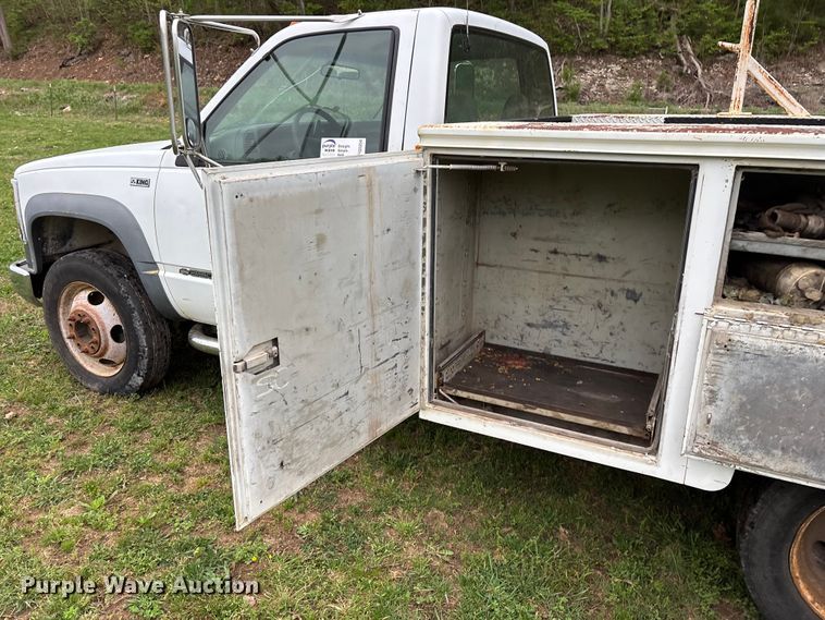 image for item FG0254 2001 Chevrolet Silverado 3500HD utility bed pickup truck