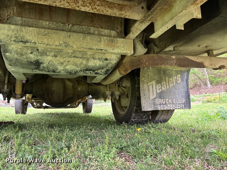 image for item FG0254 2001 Chevrolet Silverado 3500HD utility bed pickup truck