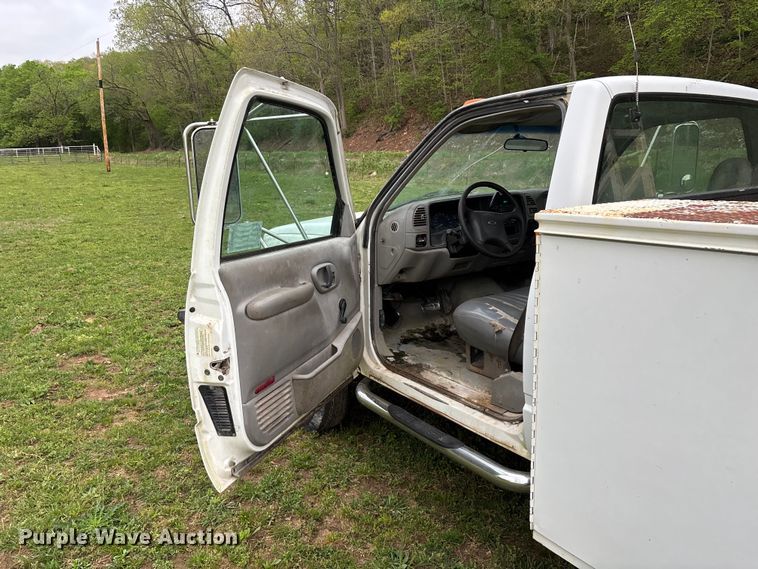 image for item FG0254 2001 Chevrolet Silverado 3500HD utility bed pickup truck