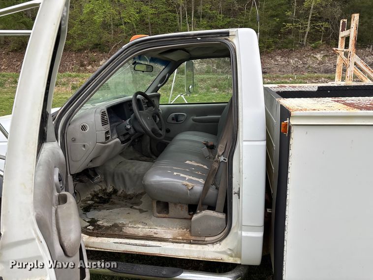 image for item FG0254 2001 Chevrolet Silverado 3500HD utility bed pickup truck