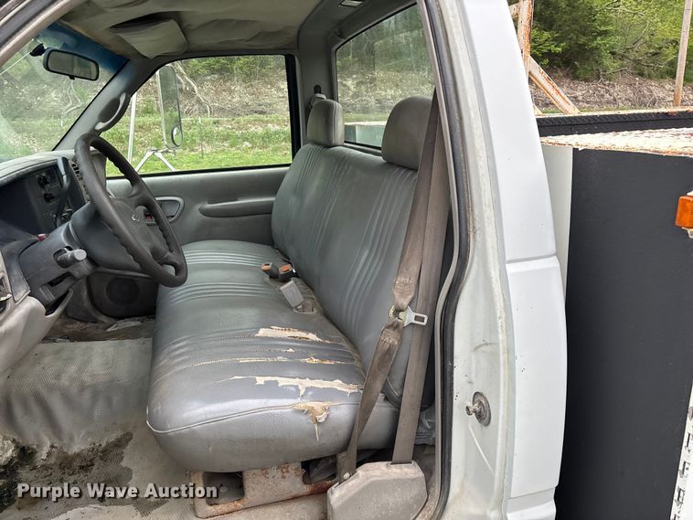 image for item FG0254 2001 Chevrolet Silverado 3500HD utility bed pickup truck