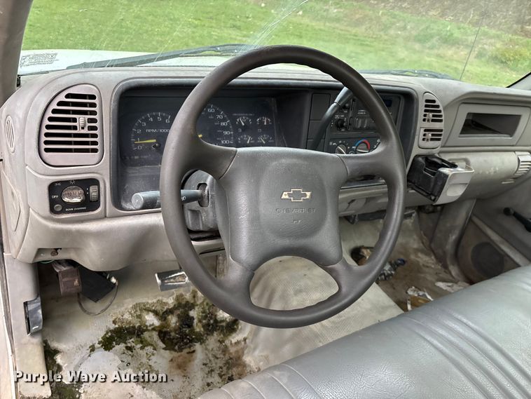 image for item FG0254 2001 Chevrolet Silverado 3500HD utility bed pickup truck