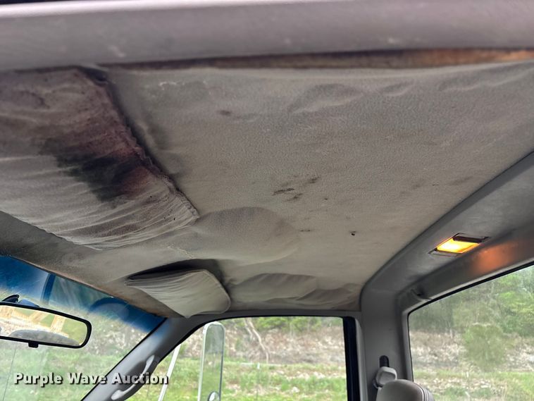 image for item FG0254 2001 Chevrolet Silverado 3500HD utility bed pickup truck