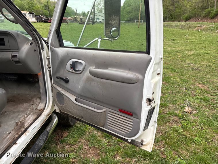 image for item FG0254 2001 Chevrolet Silverado 3500HD utility bed pickup truck