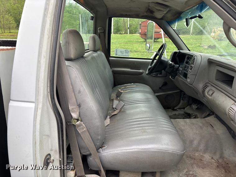 image for item FG0254 2001 Chevrolet Silverado 3500HD utility bed pickup truck