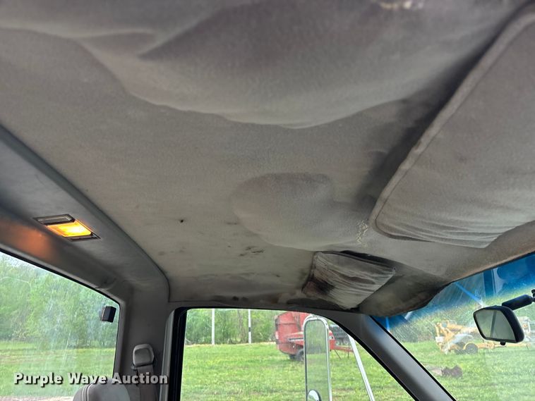 image for item FG0254 2001 Chevrolet Silverado 3500HD utility bed pickup truck