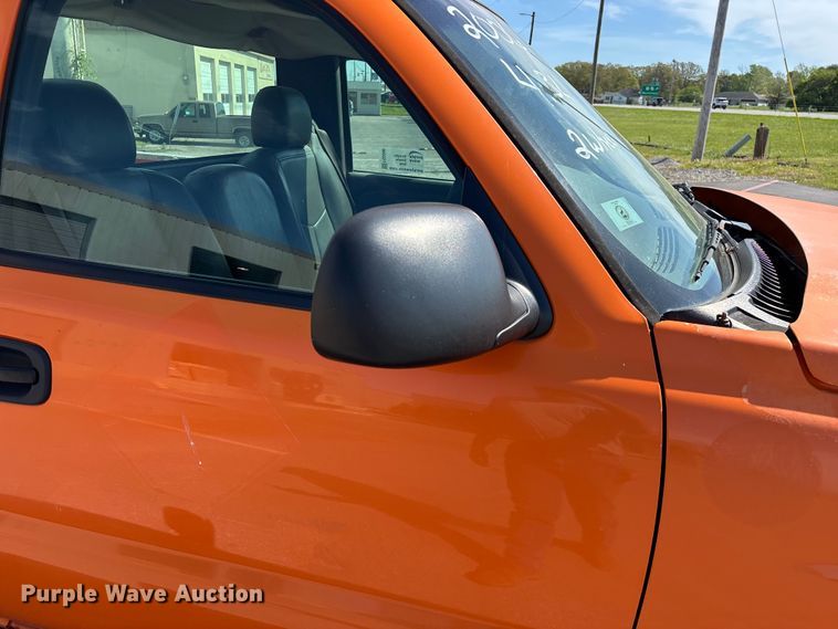 image for item FG0290 2006 Chevrolet Silverado 1500 pickup truck