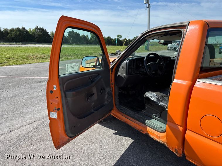 image for item FG0290 2006 Chevrolet Silverado 1500 pickup truck