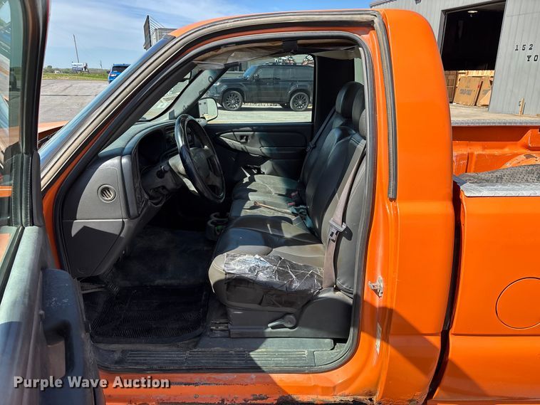 image for item FG0290 2006 Chevrolet Silverado 1500 pickup truck