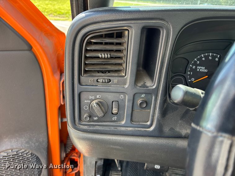 image for item FG0290 2006 Chevrolet Silverado 1500 pickup truck