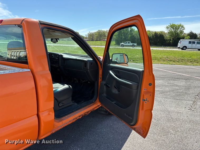 image for item FG0290 2006 Chevrolet Silverado 1500 pickup truck