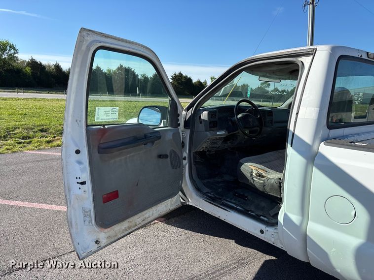 image for item FG0293 2002 Ford F250 Super Duty pickup truck