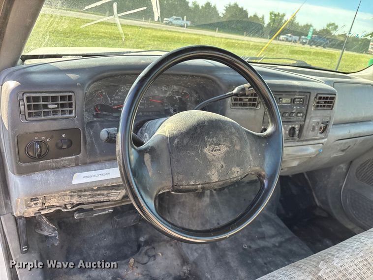 image for item FG0293 2002 Ford F250 Super Duty pickup truck