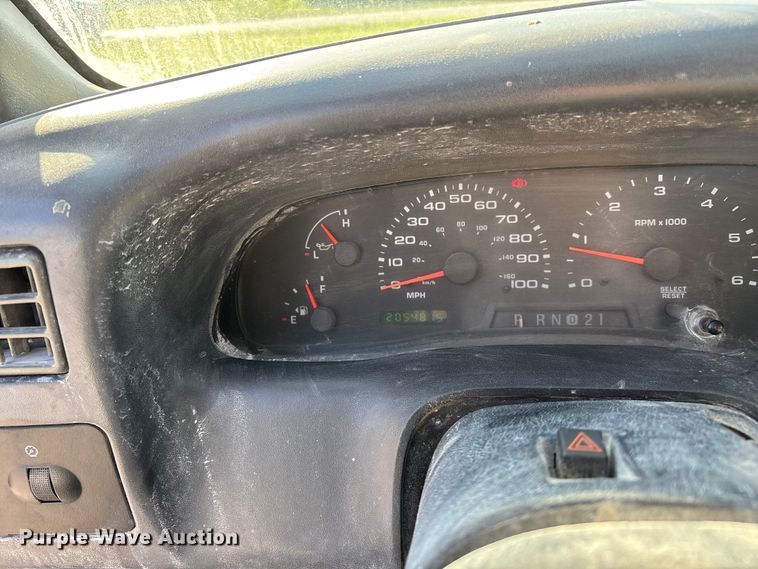 image for item FG0293 2002 Ford F250 Super Duty pickup truck
