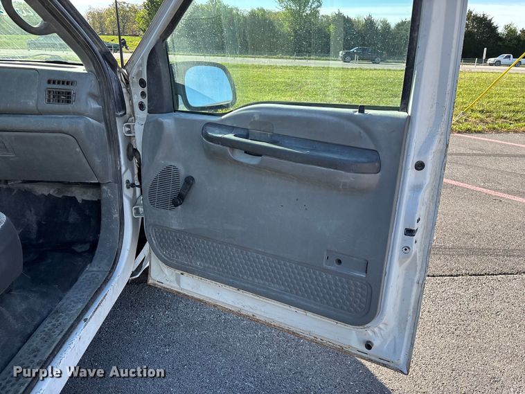image for item FG0293 2002 Ford F250 Super Duty pickup truck
